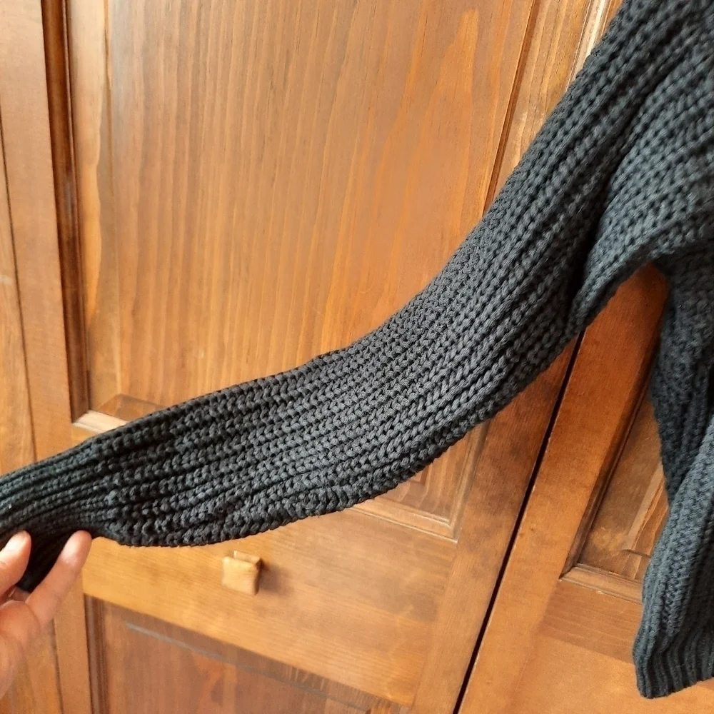 Black chunky ribbed knit crewneck sweater with back v-neck twist knot